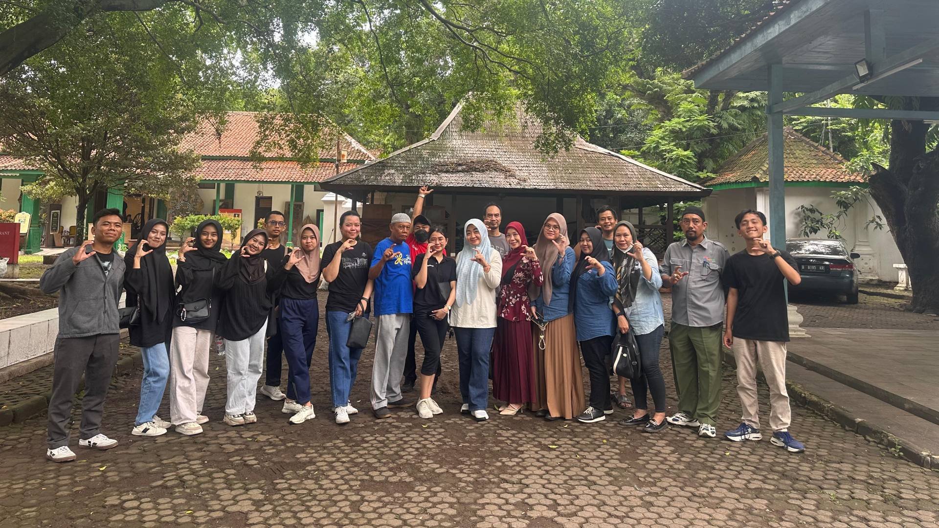 "A Timeless Journey": Grage Hotel Cirebon Gelar Eco Clean Day Peringati 19 Tahun Perjalanan